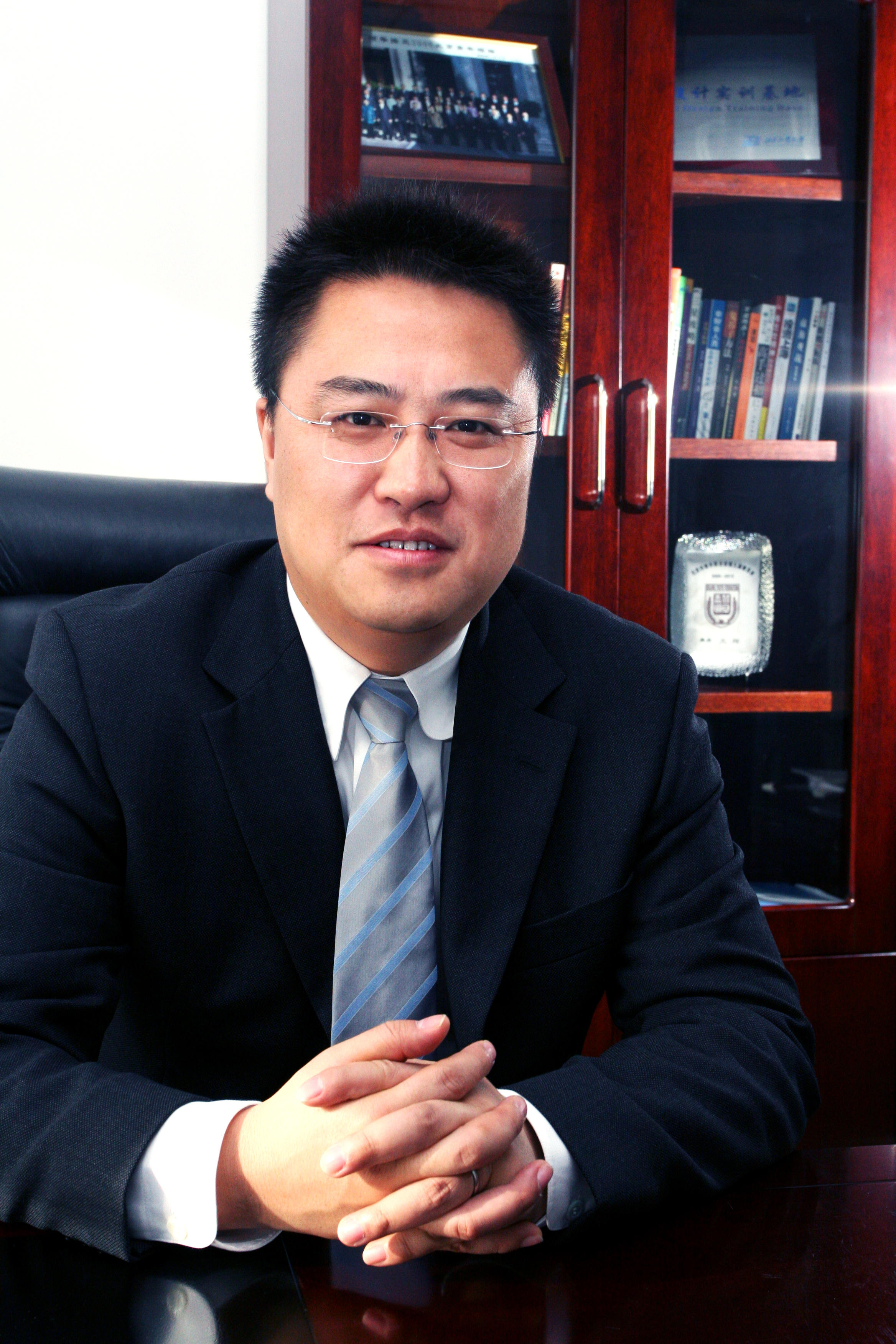 文总照片3.jpg 文总照片3.jpg